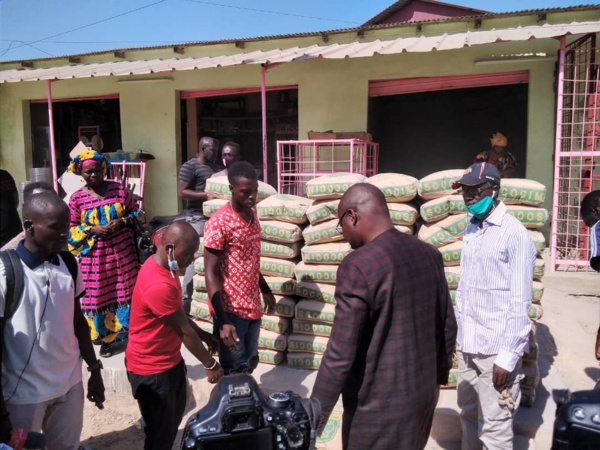 Ziguinchor: Dr Ibrahima Mendy responsable Apériste offre 150 Kits scolaires aux élèves Ziguinchor: Dr Ibrahima Mendy responsable Apériste offre 150 Kits scolaires aux élèves