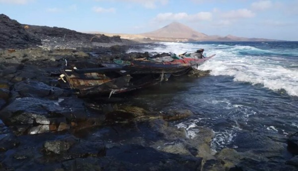 Cap-Vert : Une pirogue de migrants Sénégalais prend feu Cap-Vert : Une pirogue de migrants Sénégalais prend feu