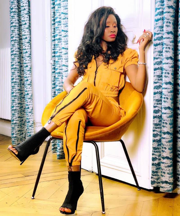 L'ex chanteuse, Queen Biz envoie un message à ses fans L'ex chanteuse, Queen Biz envoie un message à ses fans