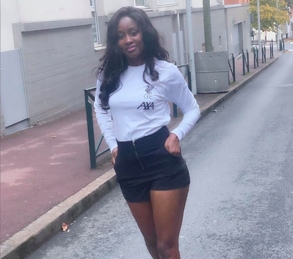 L'ex chanteuse, Queen Biz envoie un message à ses fans