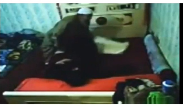 Un imam filmé en pleins ébats sexuels par sa copine Un imam filmé en pleins ébats sexuels par sa copine