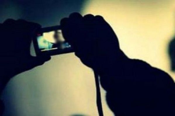 L'Imam Diallo livre sa version des faits: " Ma copine profitait de mes moments de faiblesse pour prendre des photos et vidéos..." L'Imam Diallo livre sa version des faits: " Ma copine profitait de mes moments de faiblesse pour prendre des photos et vidéos..."