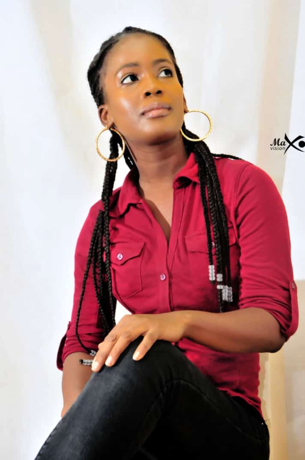 Aminata Ndiaye: La rayonnante journaliste, détourne tous les regards... Aminata Ndiaye: La rayonnante journaliste, détourne tous les regards...