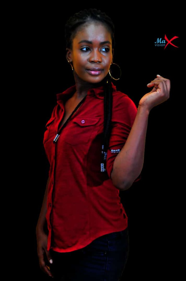 Aminata Ndiaye: La rayonnante journaliste, détourne tous les regards... Aminata Ndiaye: La rayonnante journaliste, détourne tous les regards...