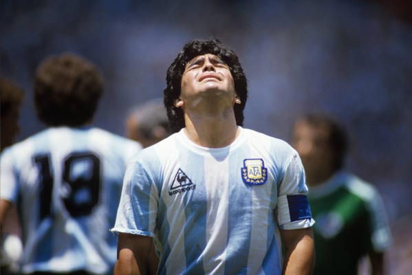 DIEGO MARADONA, LA MORT D'UN DIEU ! DIEGO MARADONA, LA MORT D'UN DIEU !