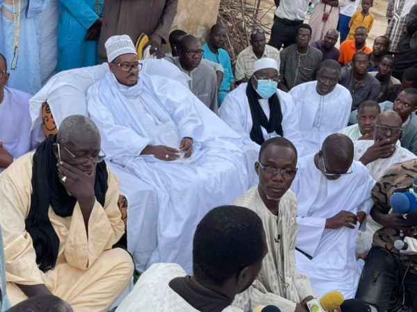 Incendie au Marché Ocass: Serigne Mountakha offre 100 millions de Fcfa aux sinistrés Incendie au Marché Ocass: Serigne Mountakha offre 100 millions de Fcfa aux sinistrés