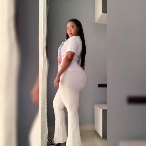 Quand la jetsetteuse Amina Saleh expose ses belles formes généreuses sur instagram Quand la jetsetteuse Amina Saleh expose ses belles formes généreuses sur instagram