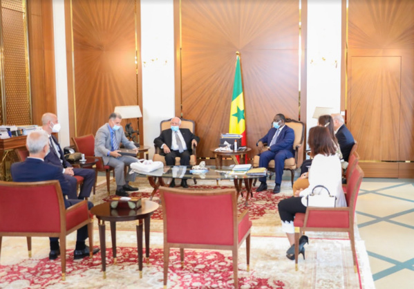 Lutte contre la COVI-19: La communauté libanaise offre des ambulances médicalisées, des masques... au Président Sall(Images) Lutte contre la COVI-19: La communauté libanaise offre des ambulances médicalisées, des masques... au Président Sall(Images)