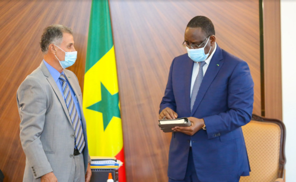 Lutte contre la COVI-19: La communauté libanaise offre des ambulances médicalisées, des masques... au Président Sall(Images) Lutte contre la COVI-19: La communauté libanaise offre des ambulances médicalisées, des masques... au Président Sall(Images)