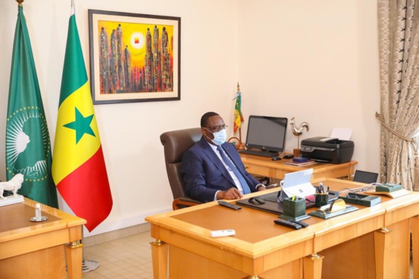 Scandale: Pour rencontrer Macky Sall, "il faut payer des millions de FCFA" Scandale: Pour rencontrer Macky Sall, "il faut payer des millions de FCFA"