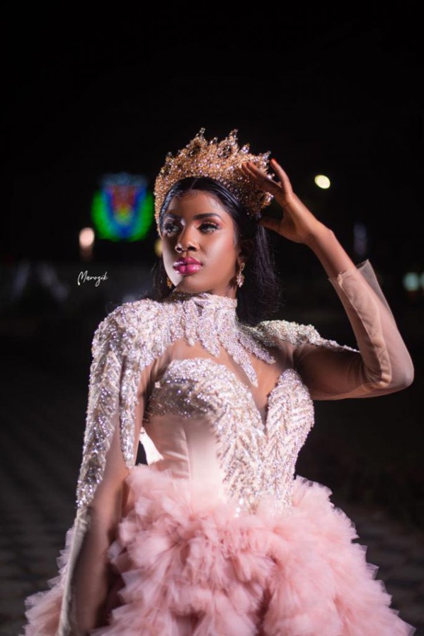 La chanteuse Sokhou Bb dans une magnifique robe "Barbie", secoue la toile ! (Photos)