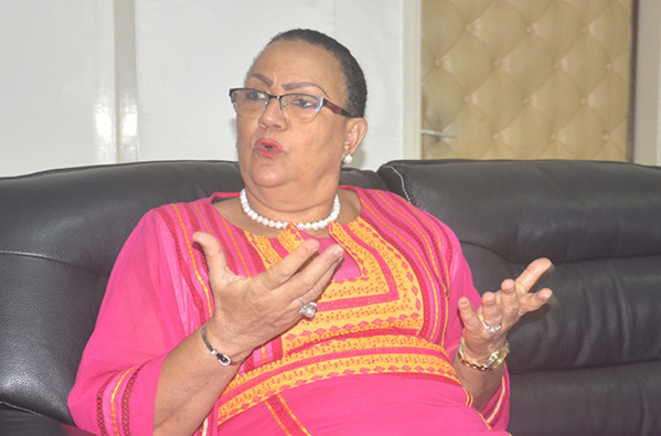 854 DETENUS GRACIES: Josette Marceline Lopez Ndiaye salue la mesure