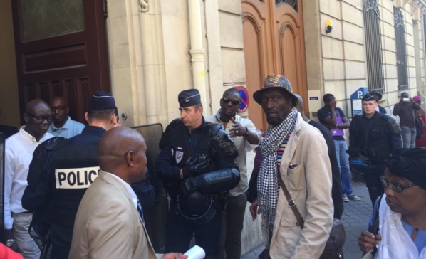 Scandale au consulat de Paris: Des "laissez passer" vendus à 300 mille F.CFA Scandale au consulat de Paris: Des "laissez passer" vendus à 300 mille F.CFA