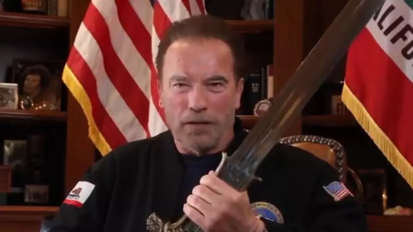 États-Unis: Schwarzenegger brandit l'épée de Conan contre Trump États-Unis: Schwarzenegger brandit l'épée de Conan contre Trump
