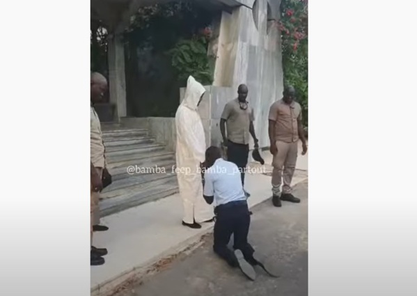 Le policier qui s’est agenouillé devant Kara radié Le policier qui s’est agenouillé devant Kara radié