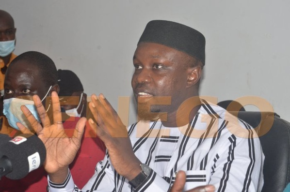 Sonko sur l'arrestation Babacar Seye: "Pendant ce temps, des dizaines de rapports épinglant des escrocs de la République sont enfermés dans les tiroirs"
