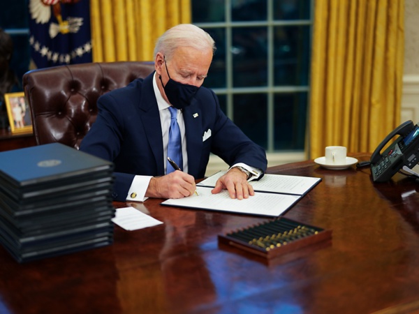 Etats-Unis: Joe Biden annule l'interdiction aux personnes transgenres de servir dans l'armée Etats-Unis: Joe Biden annule l'interdiction aux personnes transgenres de servir dans l'armée