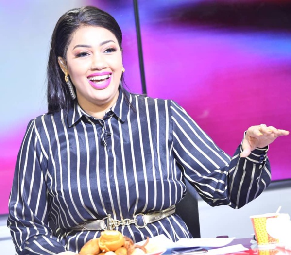 Al Khaïry – La belle Dieynaba Seydou Ba de la Tfm s'est mariée avec... Al Khaïry – La belle Dieynaba Seydou Ba de la Tfm s'est mariée avec...