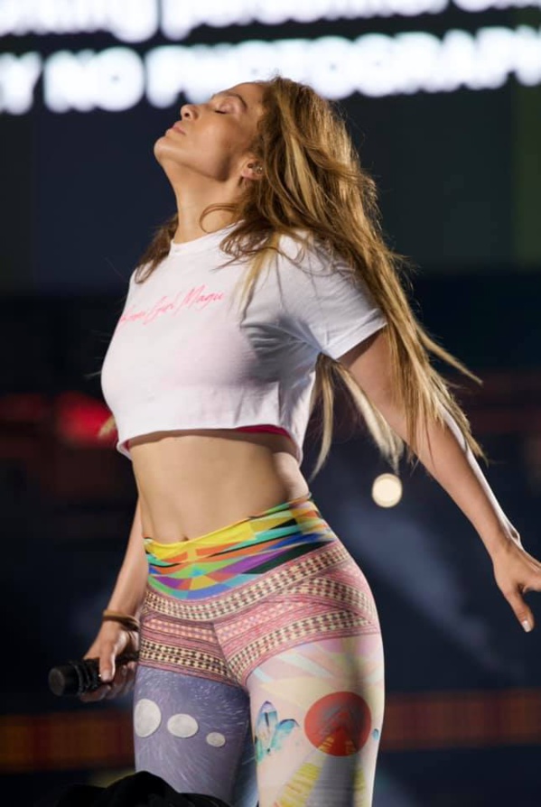 À 51 ans, Jennifer Lopez toujours sexy !!! À 51 ans, Jennifer Lopez toujours sexy !!!