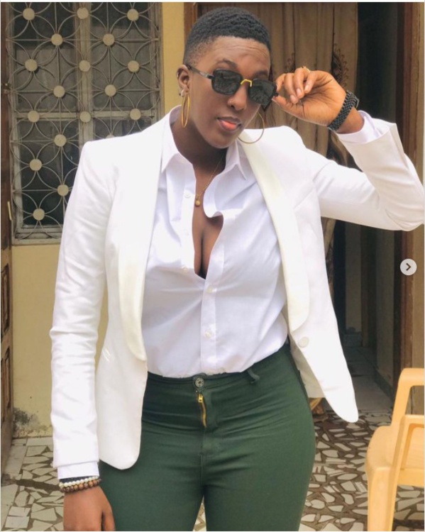 La chanteuse Mamy Cruz s'affiche 