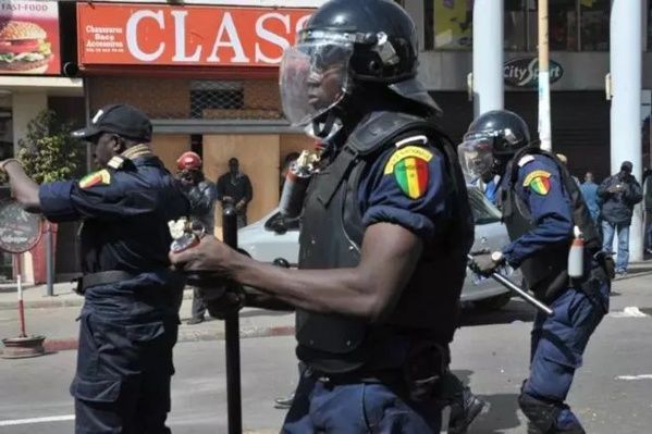 La police tempère: "Nous ne sommes pas venus chercher Sonko..." La police tempère: "Nous ne sommes pas venus chercher Sonko..."