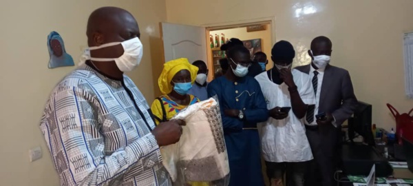 Ziguinchor : Le Ministre d'Etat Benoît Sambou visite une unité de transformation de fruits ,légumes, céréales... Ziguinchor : Le Ministre d'Etat Benoît Sambou visite une unité de transformation de fruits ,légumes, céréales...