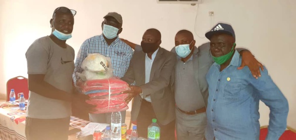 Kédougou: Le président Seydou Sané dote des clubs des équipements sportifs