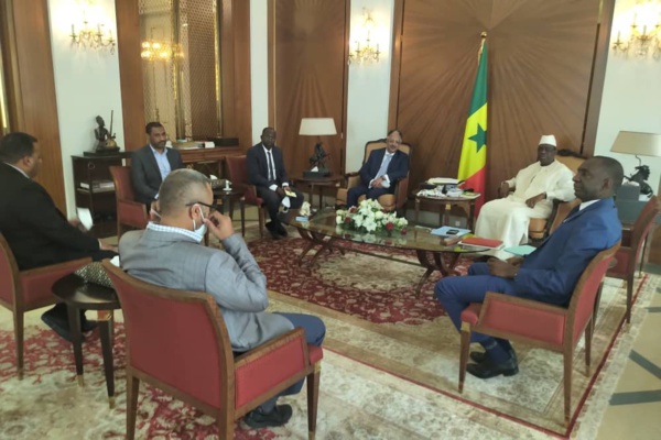 Macky Sall octroie la 4G à "Expresso" Macky Sall octroie la 4G à "Expresso"