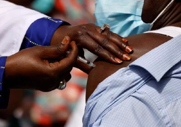 Covid-19 : derrière la vente et le don de vaccins à l'Afrique, la "lutte d'influence" de la Chine