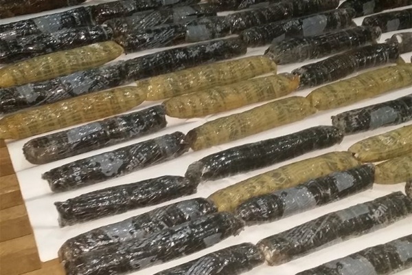 Plus d’une tonne de cocaïne évaluée à plus de 25 milliards de francs FCFA saisie par la gendarmerie à Abidjan Plus d’une tonne de cocaïne évaluée à plus de 25 milliards de francs FCFA saisie par la gendarmerie à Abidjan