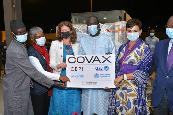 En attendant les 324 000 doses "Covax", le lot de seringues est déjà à Dakar En attendant les 324 000 doses "Covax", le lot de seringues est déjà à Dakar