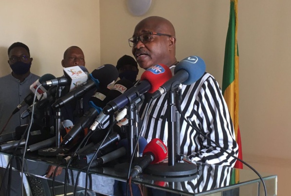 “La vocation de l’armée n’est pas de traquer des civils ou de leur tirer”, selon Alioune Badara Cissé “La vocation de l’armée n’est pas de traquer des civils ou de leur tirer”, selon Alioune Badara Cissé