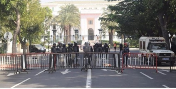 Les manifestants en garde à vue à la Gendarmerie Thiong libérés Les manifestants en garde à vue à la Gendarmerie Thiong libérés
