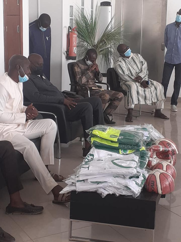 Ziguinchor : Le président Benoit Sambou équipe "CEMT Basket Club" Ziguinchor : Le président Benoit Sambou équipe "CEMT Basket Club"