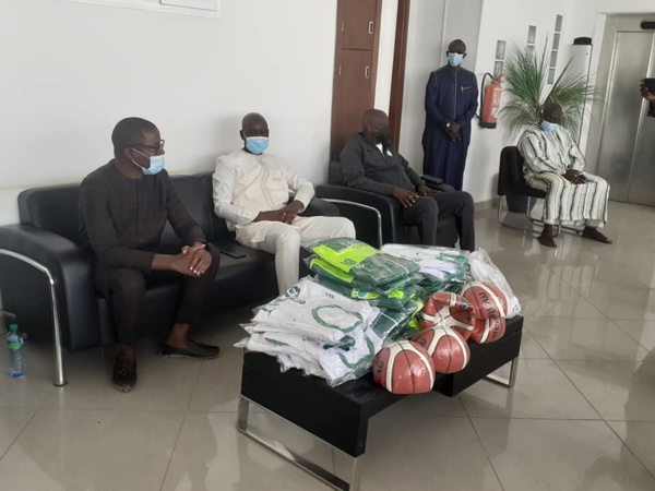 Ziguinchor : Le président Benoit Sambou équipe "CEMT Basket Club" Ziguinchor : Le président Benoit Sambou équipe "CEMT Basket Club"