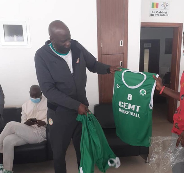 Ziguinchor : Le président Benoit Sambou équipe "CEMT Basket Club" Ziguinchor : Le président Benoit Sambou équipe "CEMT Basket Club"