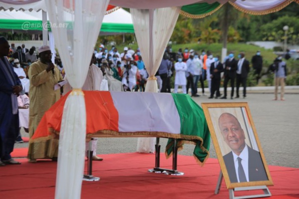 Côte d’Ivoire : Arrivée de la dépouille du Premier ministre Hamed Bakayoko à Abidjan Côte d’Ivoire : Arrivée de la dépouille du Premier ministre Hamed Bakayoko à Abidjan