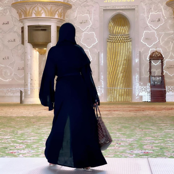 Queen Biz visite une mosquée avec cette tenue et recolte des critiques (Photos)