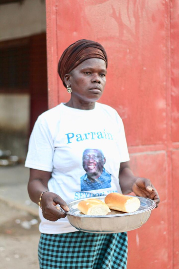 Ziguinchor : Seydou Sané et son mouvement offrent des "Ndoggou" à la population de Colobane Fass Ziguinchor : Seydou Sané et son mouvement offrent des "Ndoggou" à la population de Colobane Fass