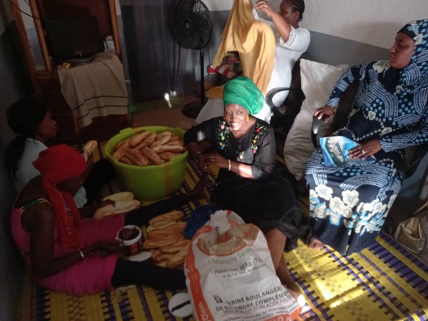 Ziguinchor: "Les Alines" de Doudou Ka distribuent des "Ndogou" et sensibilisent sur la COVID-19