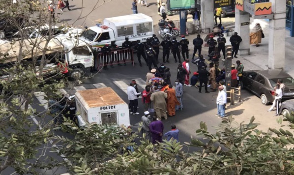 La marcher vers le Palais des anciens soldats mutilés de guerre stoppée La marcher vers le Palais des anciens soldats mutilés de guerre stoppée