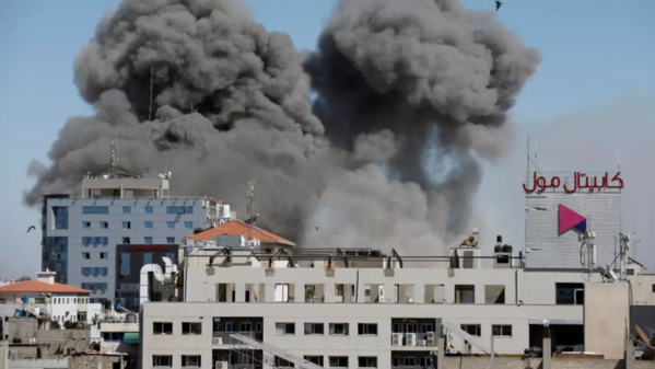 À Gaza, l'armée israélienne bombarde l'immeuble des médias Al-Jazira et Associated Press
