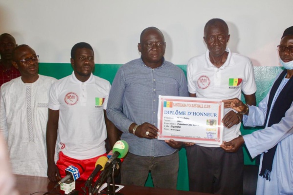 Tournoi de Bobo-Dioulasso : Seydou Sané offre des titres de voyage à l’équipe de "Santhiaba Volley-Ball "