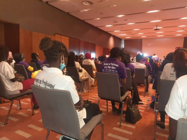 Emploi des Jeunes : L'IAB au chevet de la jeunesse Emploi des Jeunes : L'IAB au chevet de la jeunesse