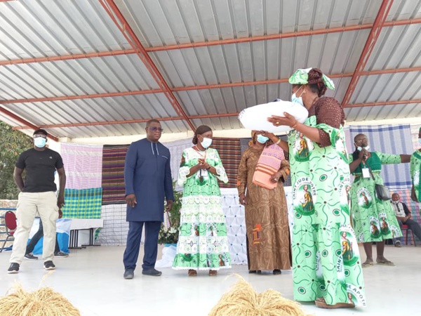 Ziguinchor : Les femmes catholiques "décorent" Abdoulaye Baldé