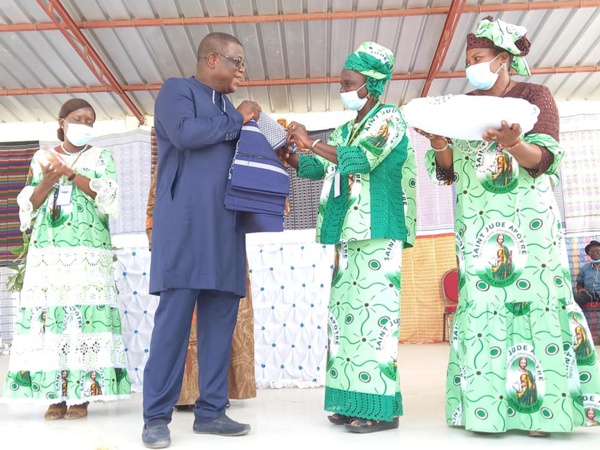 Ziguinchor : Les femmes catholiques "décorent" Abdoulaye Baldé Ziguinchor : Les femmes catholiques "décorent" Abdoulaye Baldé