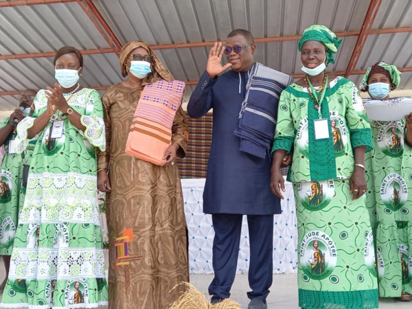 Ziguinchor : Les femmes catholiques "décorent" Abdoulaye Baldé