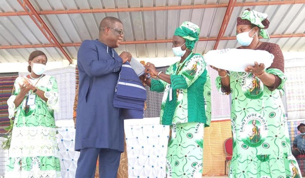 Ziguinchor : Les femmes catholiques "décorent" Abdoulaye Baldé