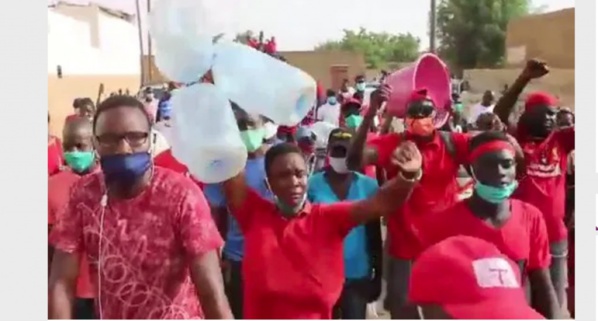 Koumpentoum : Macky Sall accueilli par des brassards rouges 