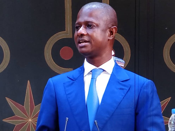 Le Magazine "Jeune Afrique" traite Antoine Diome, de " sniper " de Macky Sall Le Magazine "Jeune Afrique" traite Antoine Diome, de " sniper " de Macky Sall